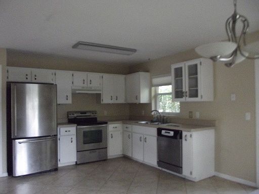 3rd image of 808 W Church St