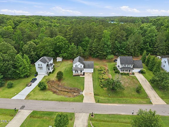 3rd image of 2025 Fairview Ln