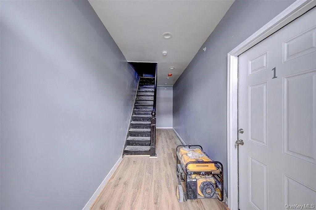 1 bed, 1.0 bath, 900 sqft, $1,750 — Photo 2