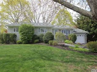 972 Aberdeen Rd, Bay Shore, NY 11706