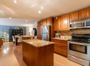 2051 Allen Blvd APT 207, Middleton, WI 53562