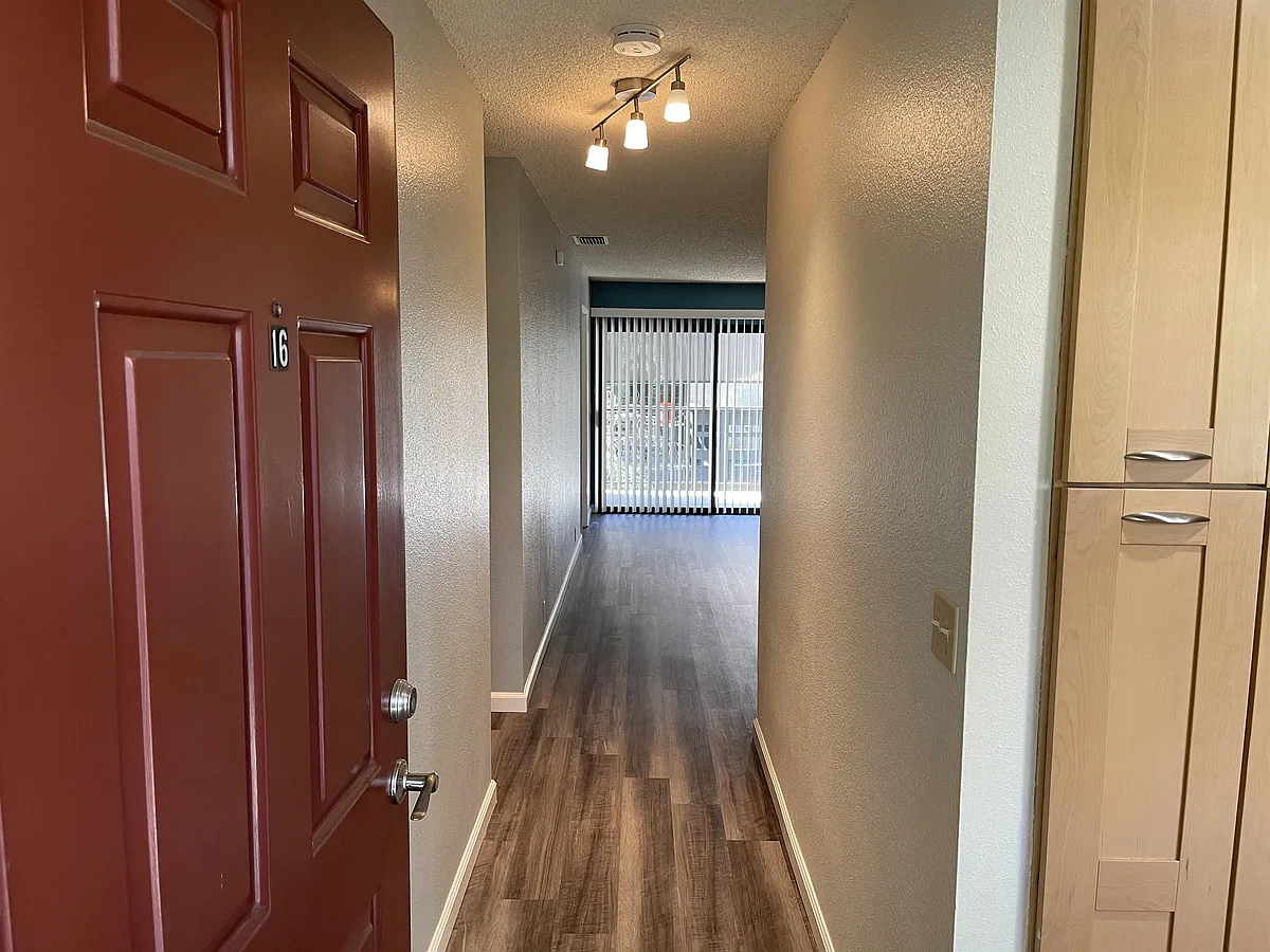 Building Photo - 1420 Sherman Ave #16