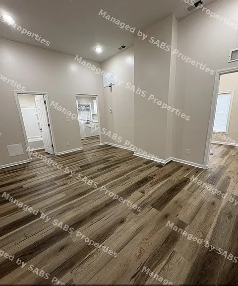 Rowan St — Photo 1
