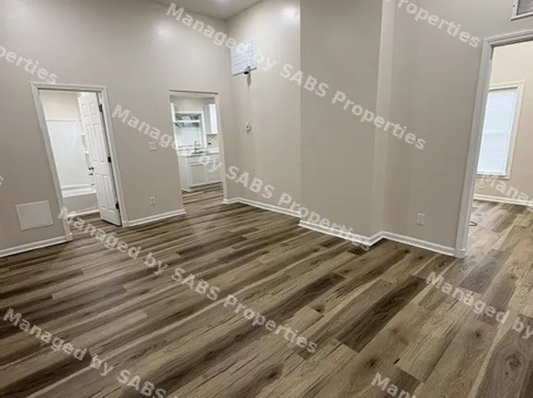 (undisclosed Address), Louisville, KY 40212