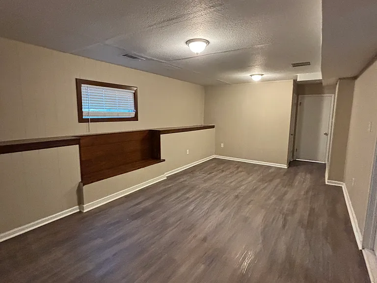 322 E Lee Ave — Photo 15