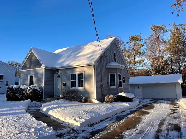 221 Beaupre St, Green Bay, WI 54301