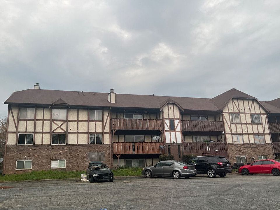 2nd image of 404 Camelot Dr