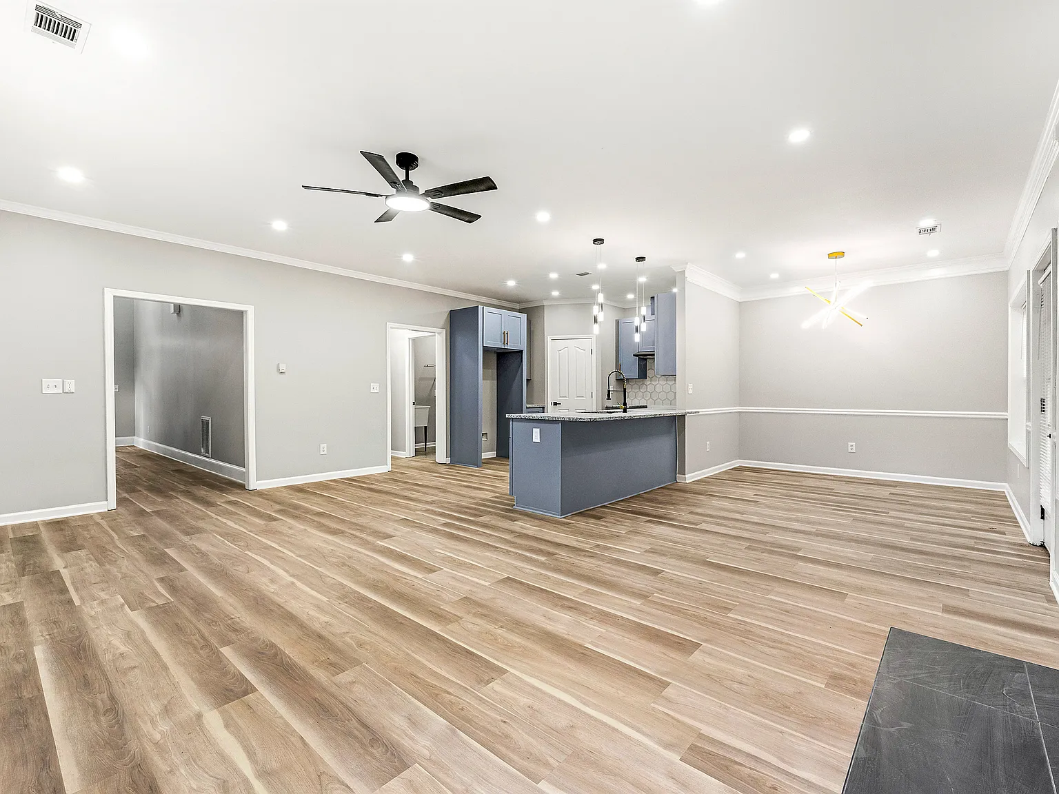 3 bed, 2.5 bath, 2540 sqft, $2,850 — Photo 3