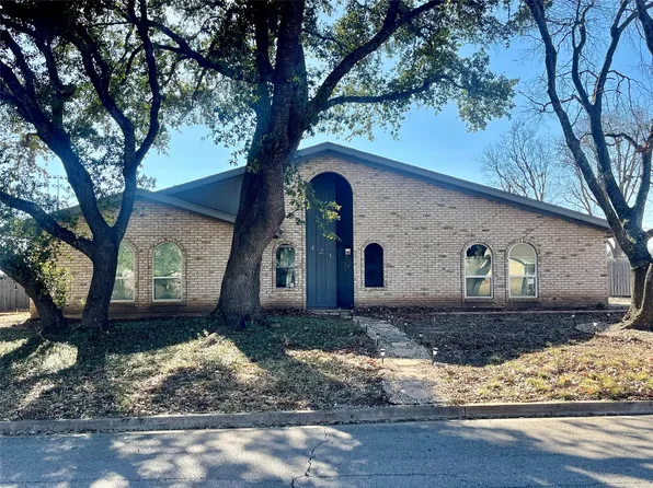 421 Lindenwood Ln W, Hewitt, TX 76643