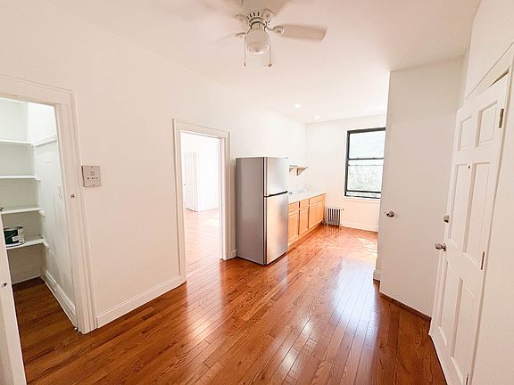4th image of 304 Eckford St Floor 2