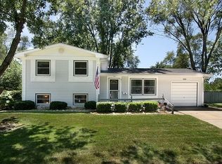 924 Darlington Ln, Crystal Lake, IL 60014