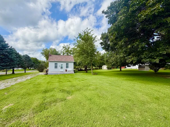 609 NW 6th St, Aledo, IL 61231