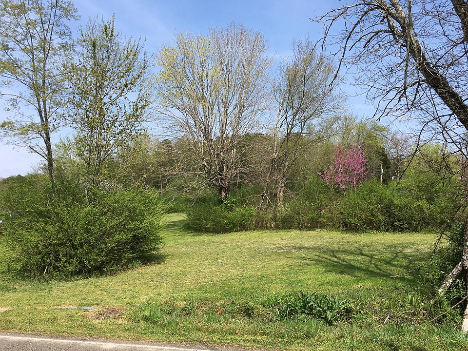 2nd image of 627 Lawnville Rd