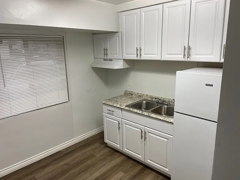 832 Azusa Ave #10 — Photo 4