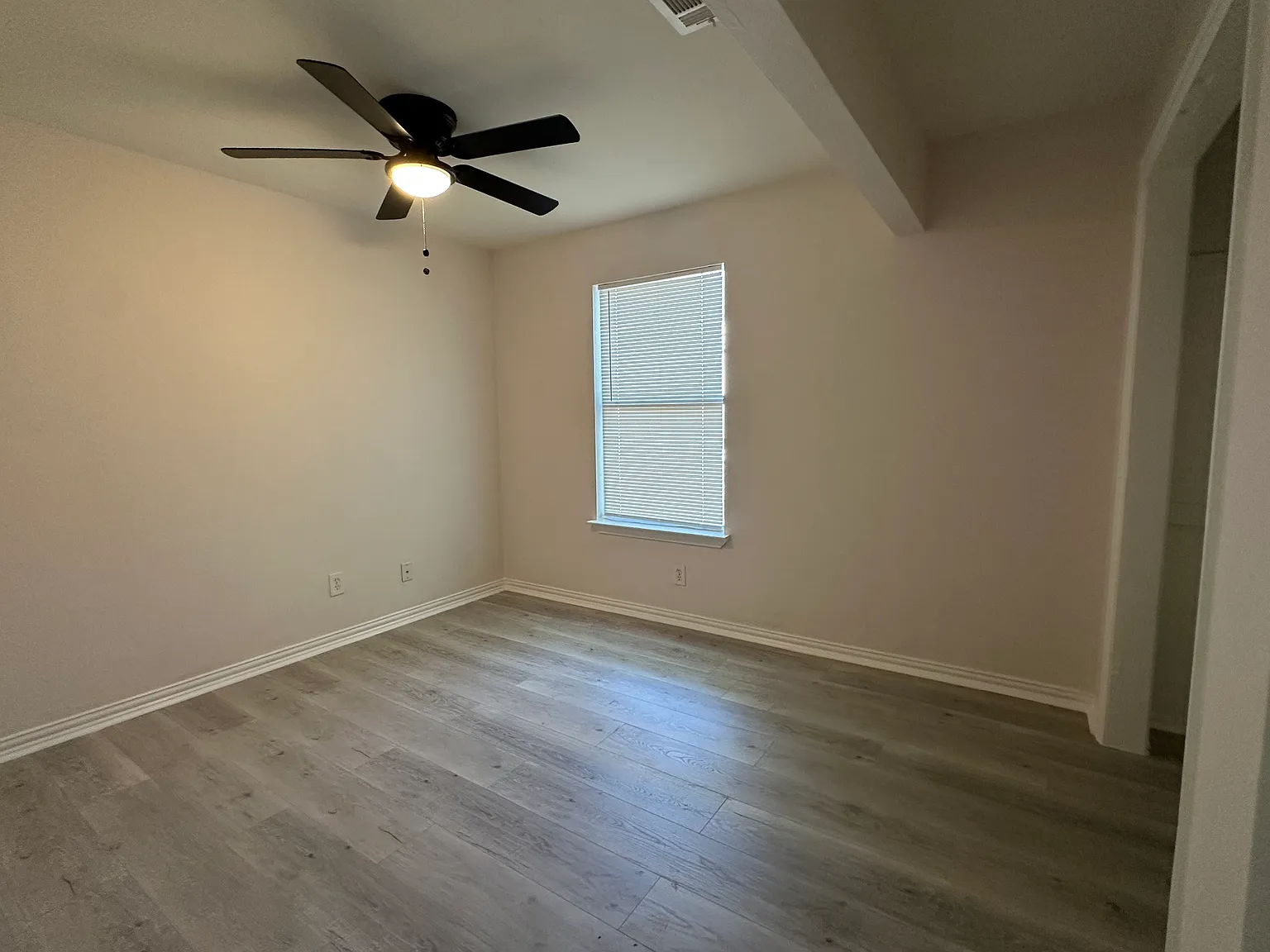 5 bed, 1732 sqft, $2,395 — Photo 4