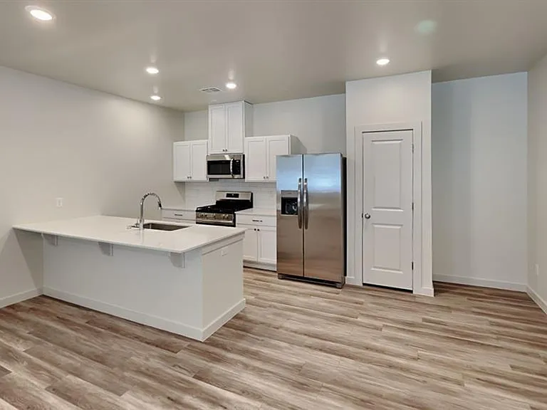 3815 N Divis Ave — Photo 8