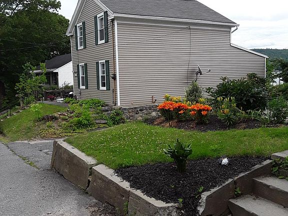 Front yard next door neighbor