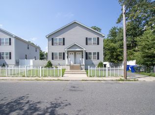 96-98 Manhattan St, Springfield, MA 01109