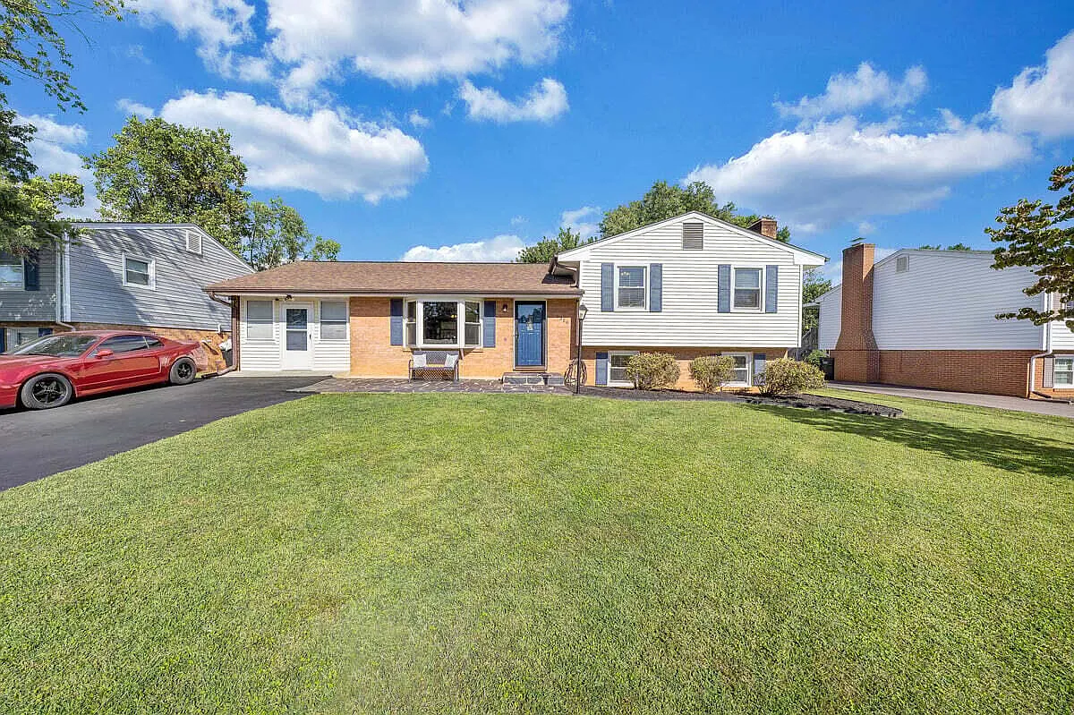 6359 Greenway Dr photo 1