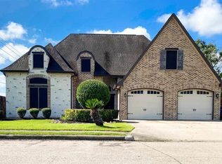 101 Parkway Oaks Dr, Lumberton, TX 77657