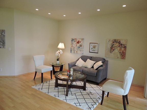 5th image of 1032 Cedar Gables Dr