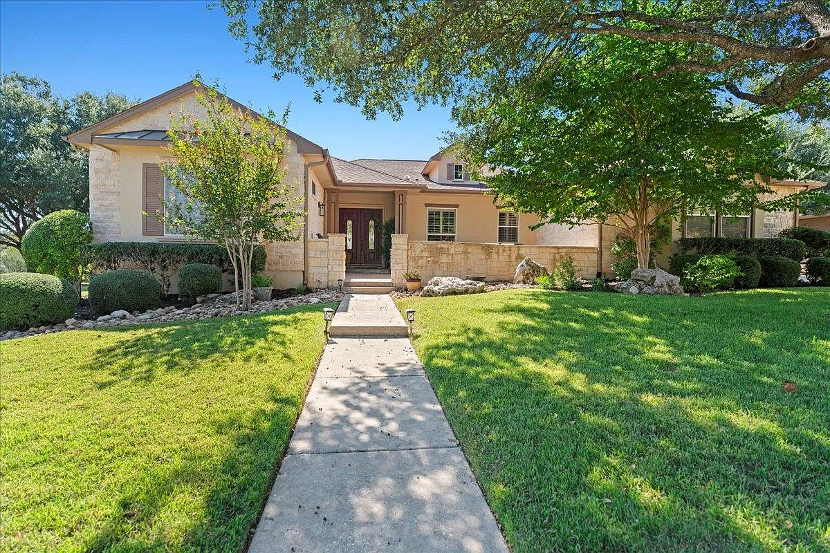 3 bed, 3.5 bath, 2980 sqft, $3,300 — Photo 1