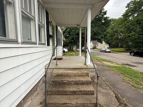 2nd image of 319 Bayou St