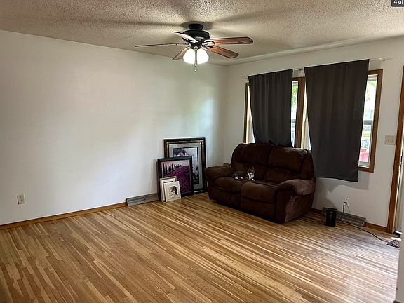 3rd image of 533 W Clark St