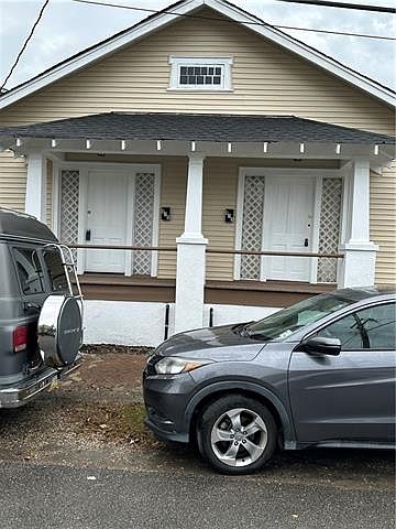1st image of 815 Lyons St