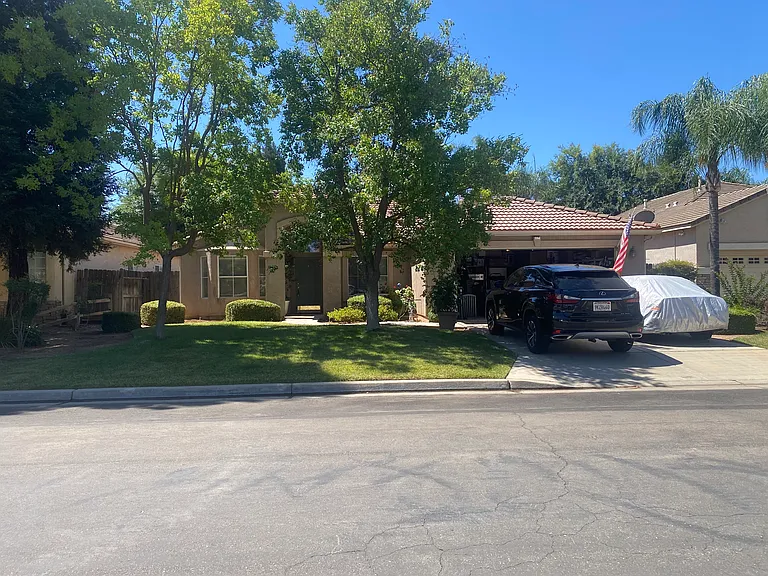 2617 E Niles Ave — Photo 2