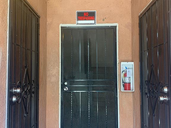 2nd image of 424 N Rose Pl