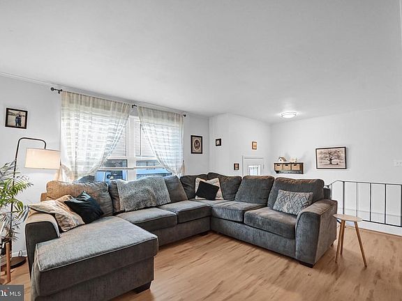 4th image of 309 Elmwood Dr
