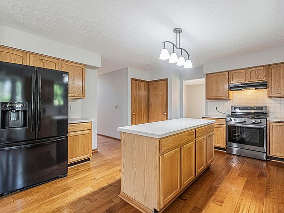 3rd image of 744 Manchester Cir N