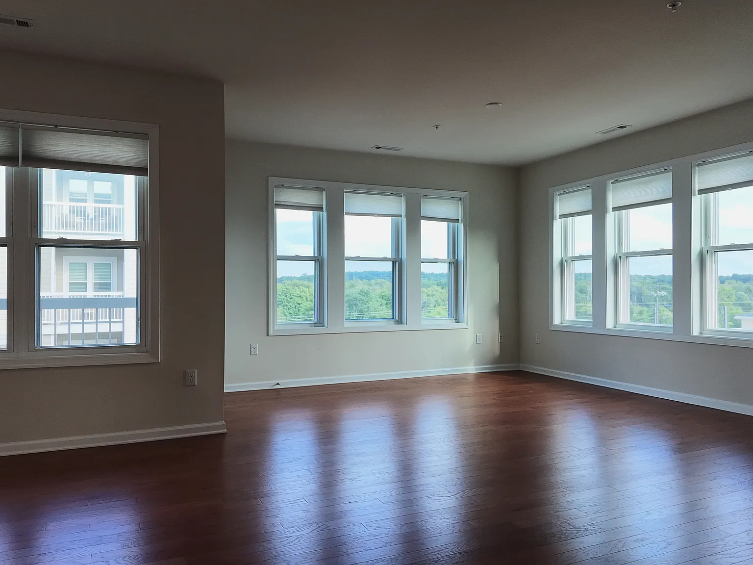120 University Ave — Photo 2