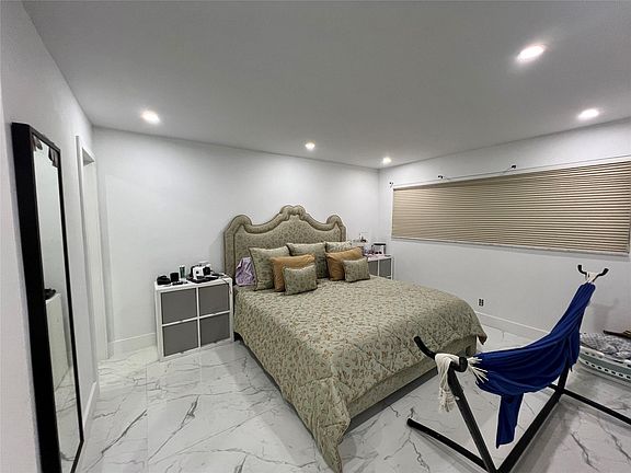 5th image of 400 NE 20th Street #C115