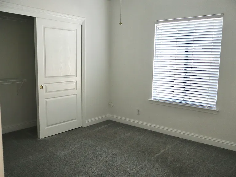 368 W Vermont Ave — Photo 10