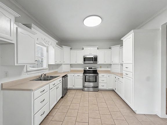 3rd image of 469 Rosemark Rd