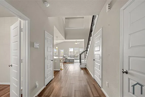 618 Ellwood Terrace Ln — Photo 1