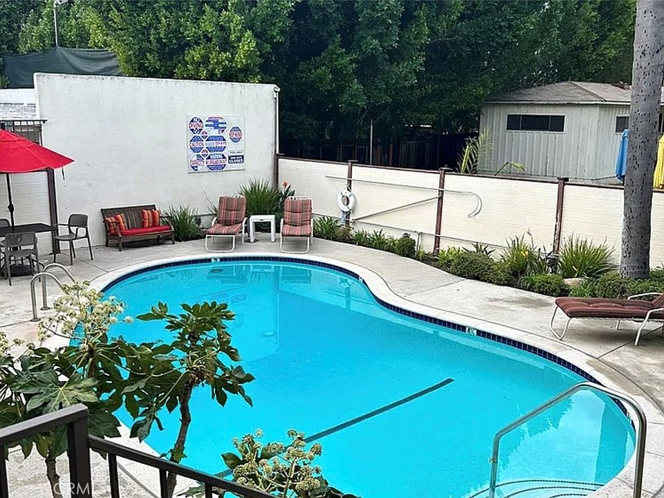 1st image of 12801 Moorpark St Unit 106