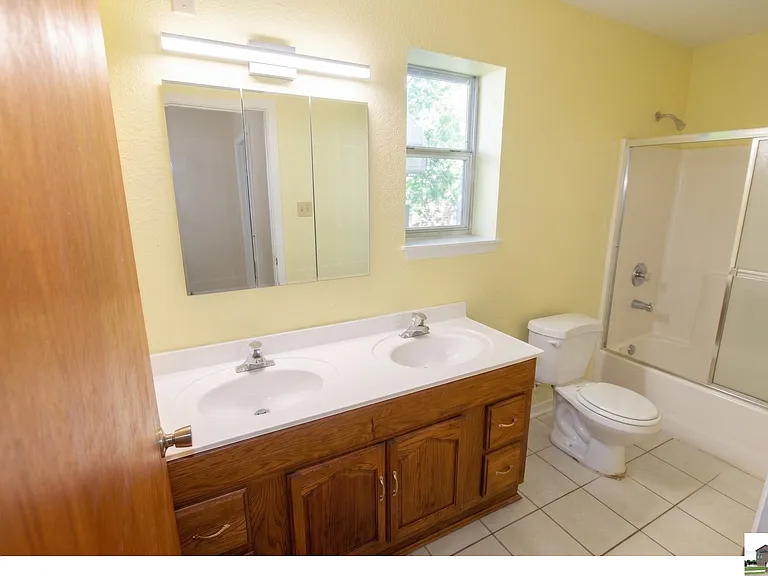 409 Oak St — Photo 7