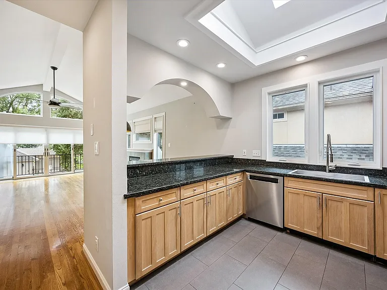 5104 Floyd St — Photo 3