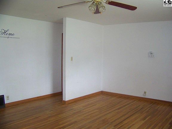 3rd image of 416 E Carpenter St