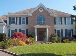5 Wildwood Dr, Syosset, NY 11791