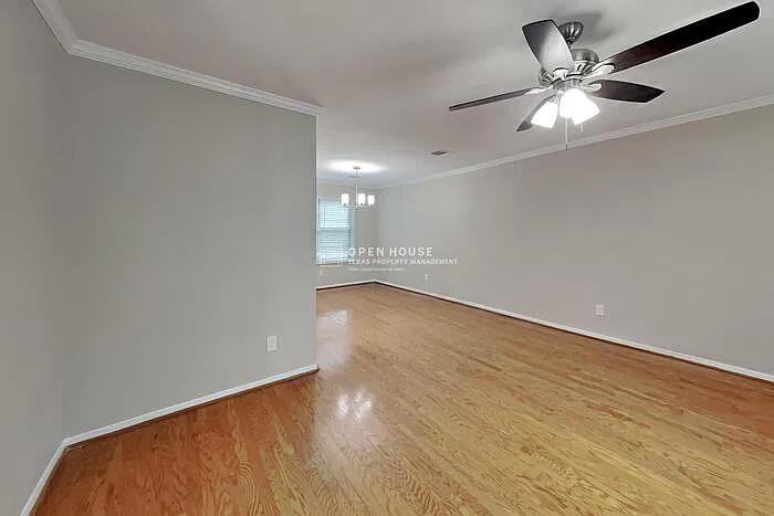 4 bed, 2.5 bath, 2396 sqft, $2,350 — Photo 3
