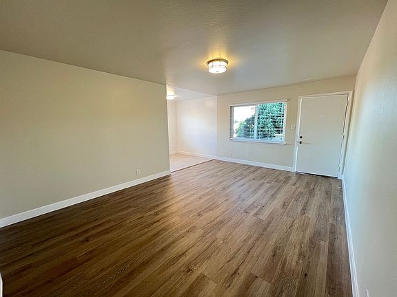 3rd image of 731 N Amphlett Blvd APT 4