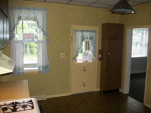 FRONT DOOR KITCHEN