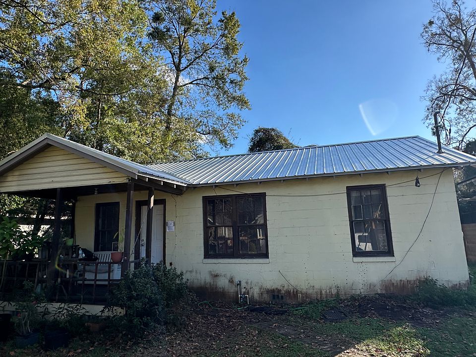 1st image of 2968 Gilmore St