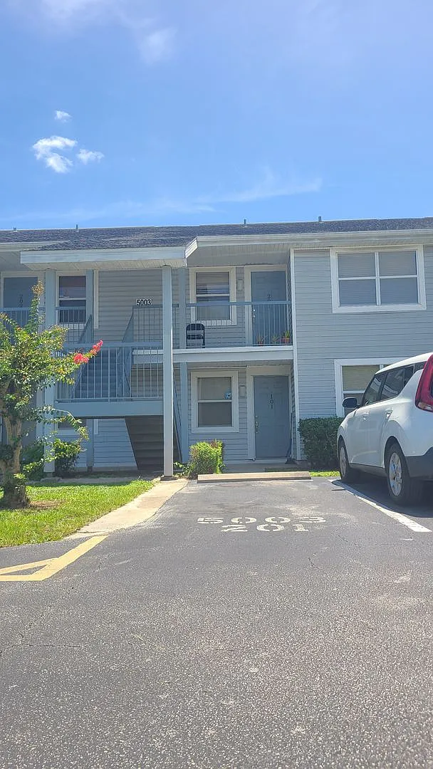 USF area 2/2 Condo — Photo 4