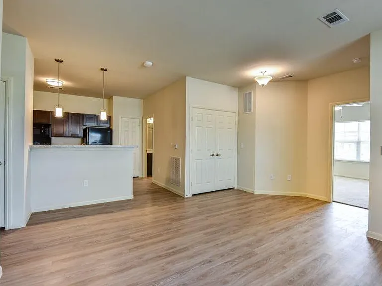 Shadow Ridge Apartment Homes — Photo 5