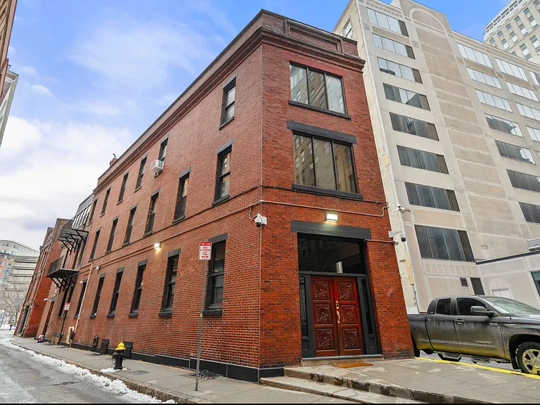 19 Stanhope St #1A — Photo 1